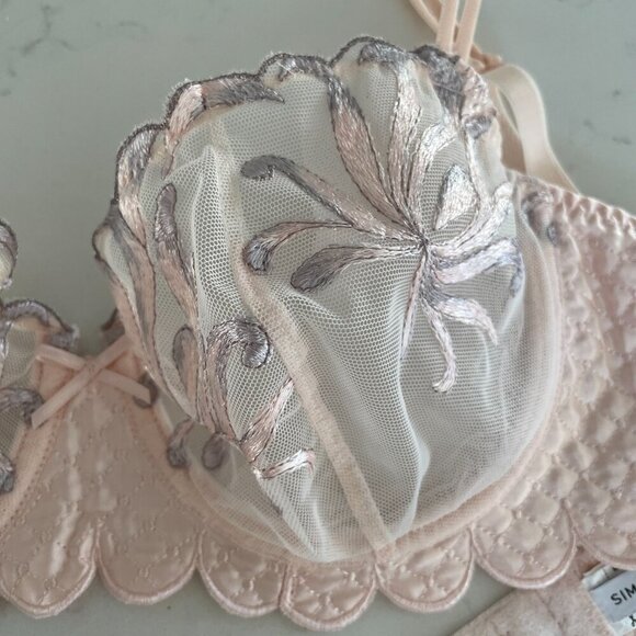 Simone Perele Luxurious Underwire Lace Bra 14B330 Scalloped Edge Pink Silver 32D - Picture 3 of 16